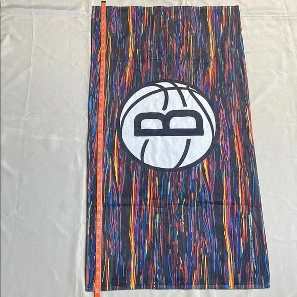 NETS Logo Colorful Graphic Towel - Picture 7 of 8